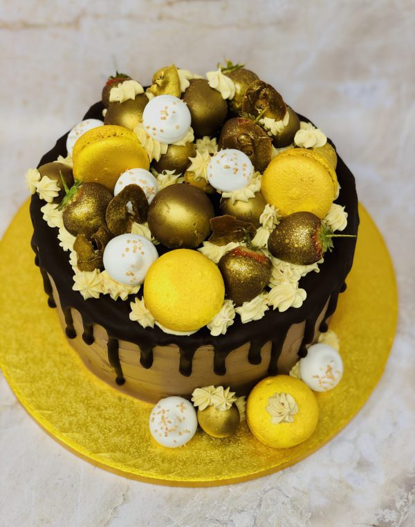 Pot of gold chocolate and macarons cake